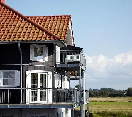 Selected Three-bedroom 08